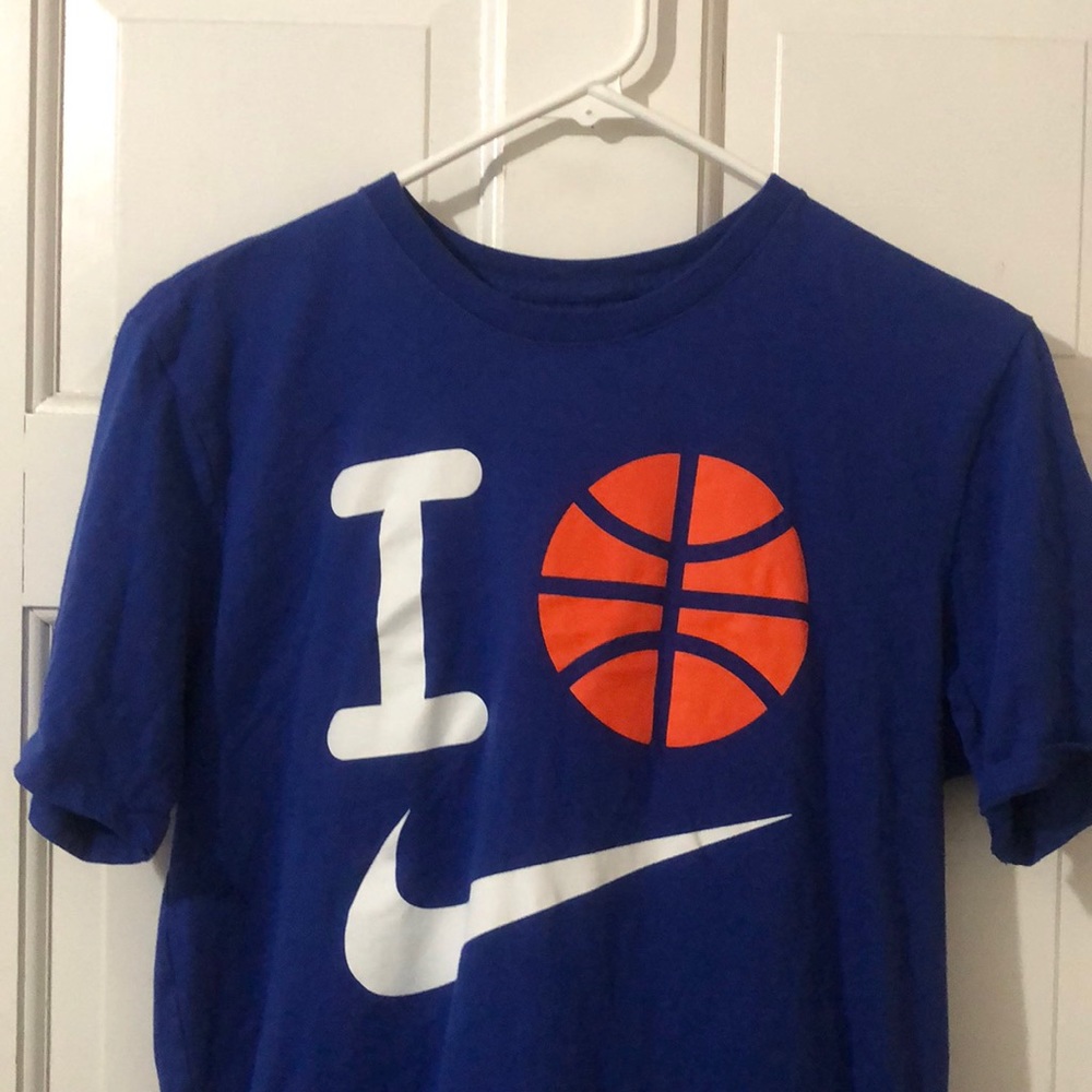 Men’s Medium Nike Tee